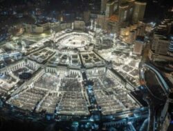 Diguyur Hujan, Jutaan Muslim Tetap Khusyuk Salat Tarawih Malam ke-27 Ramadhan di Masjidil Haram