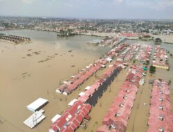 Babelan Bekasi Sudah Dua Hari Terendam Banjir bak Lautan, Begini Penampakannya!