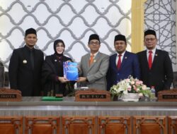 Wali Kota Banda Aceh Serahkan LKPJ 2024 ke Dewan