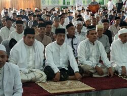 Wakil Bupati Aceh Besar Shalat Idul Fitri Bersama Masyarakat di Masjid Al Munawwarah Kota Jantho