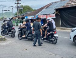 Satpol PP dan WH Aceh Besar Gelar Pengawasan Busana Islami di Sejumlah Titik Lampu Merah