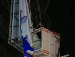 Pemko Banda Aceh Tertibkan Baliho Ilegal di Pusat Kota