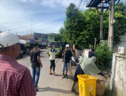Dukung Program Bupati, DLH Aceh Besar bersama Pegawai Kecamatan dan Petugas Pasar Lambaro Angan Bersihkan Tumpukan Sampah Ilegal