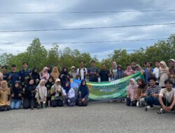 BEM FISIP USK Tanam Ratusan Mangrove di Aceh Besar