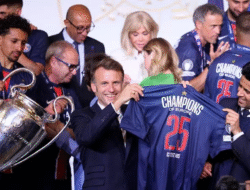Presiden Prancis Sambut Tim PSG Juara Liga Champions, Kecam Tewasnya Dua Supporter