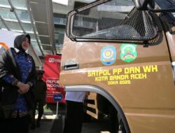 Tingkatkan Pengawasan, Wali Kota Illiza Serahkan 3 Mobil Patroli kepada Satpol PP dan WH