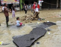 Banjir Meluas di Aceh, 20 Ribu Orang Mengungsi, 14 Meninggal Dunia