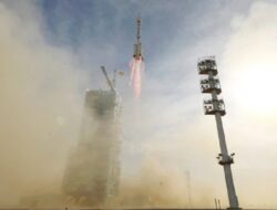 China Luncurkan Misi Darurat ke Stasiun Luar Angkasa Tiangong