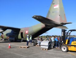 Hercules TNI AU Angkut Obat, Vaksin hingga Toren Air ke Bener Meriah