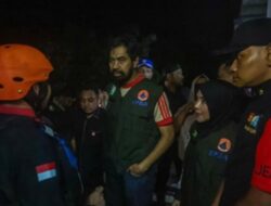 Gubernur Mualem Tinjau Dampak Banjir Bandang, Terhenti di Lokasi Putusnya Jembatan Kutablang, Penghubung Sumut-Aceh