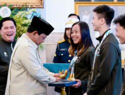 Presiden Prabowo Serahkan Bonus untuk Atlet SEA Games