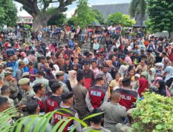 Seribuan Warga Padati Pendopo Gubernur Aceh Minta Bantuan Uang Daging Meugang