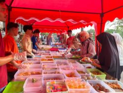 Berburu Takjil, Lapak Diserbu Warga dan Wisatawan