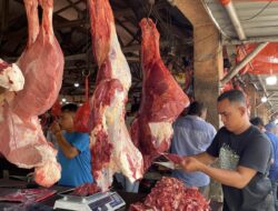 Jelang Meugang Puasa, Harga Daging di Pasar Induk Lambaro Melonjak
