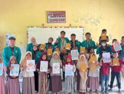 Mahasiswa FISIP USK Salurkan 100 Paket Perlengkapan Sekolah untuk Siswa Terdampak Banjir di Langkahan