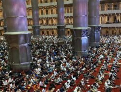 Sholat Tarawih Perdana, Ribuan Jamaah Padati Masjid Istiqlal