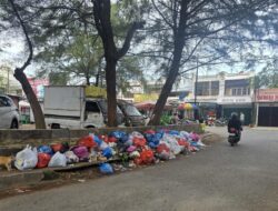 Tak Ada Kontainer, Sampah Menumpuk di Samping MPP Lambaro
