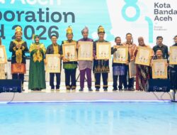 Illiza-Afdhal Serahkan Banda Aceh Colaboration Award kepada 21 Penerima di Malam Resepsi HUT ke-821 Kota