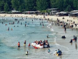 Tak Hanya Ikan Bakar, Pantai Lampuuk Sediakan Ragam Wahana