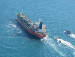 Tutup Total Selat Hormuz, Angkatan Laut Iran Tembaki Kapal-Kapal yang Mencoba Melintas