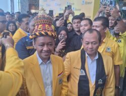 Disambut Topi Aceh dan Tari Saman, Bahlil Hadiri Pelantikan Pengurus Golkar Aceh