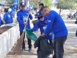 Gotong Royong Gerakan Langit Biru Warnai HUT ke-25 Demokrat di Titik Nol Banda Aceh