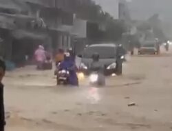 Hujan Deras Mengguyur, Jalan Lintas Desa Air Berudang Tapaktuan Terendam Banjir