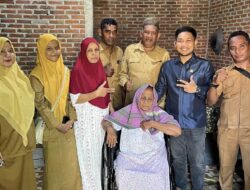 Ketua Komisi II DPRK Banda Aceh M Zidan Al Hafidh Berikan Bantuan Delapan Kursi Roda kepada Warga Kuta Alam
